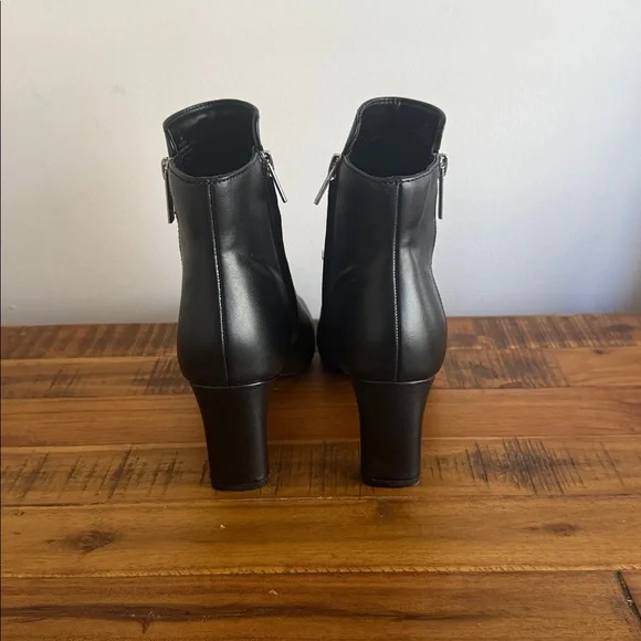 LIKE NEW Calvin Klein Womens Square Toe Black Leather Ankle Boots Size 8 - Picture 5 of 7